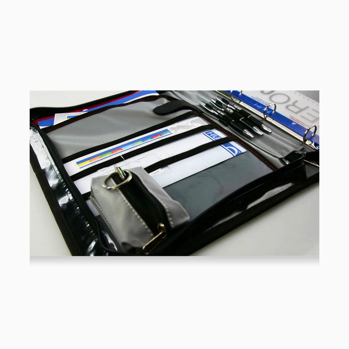 AEROcase ORGAbag Multi-Organizer DIN A4 aus Planenmaterial mit Klemmbrett - offen